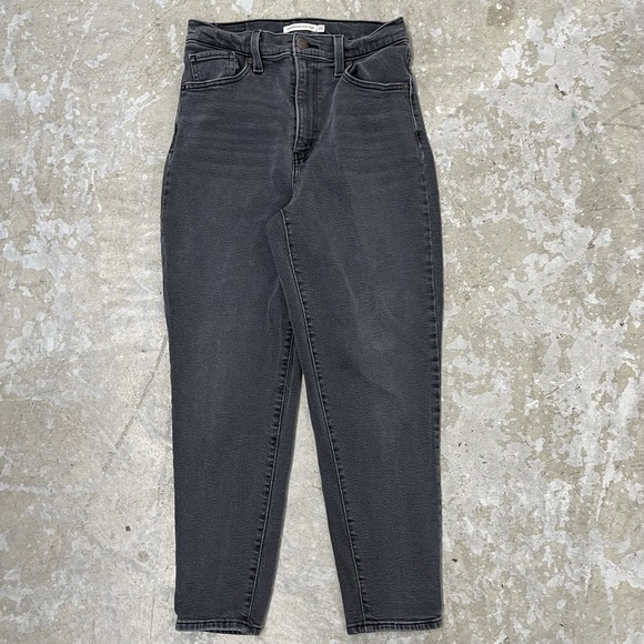 Levis Jeans Womens 28 Black High Waisted Mom Pants Stretch Denim Fits 27x25 - Picture 1 of 16